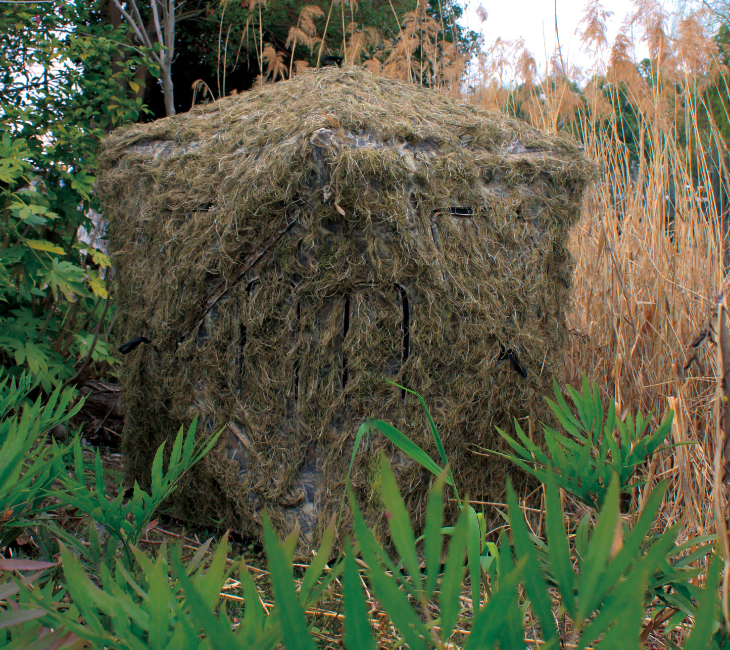 Ghillie Ground Blind for 3 Person Deer Hunting with Ghilly Cover